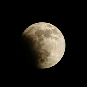 Wenn der Tag kurz Pause macht: Das große Himmelsspektakel im August 2026 10 Mondfinsternis